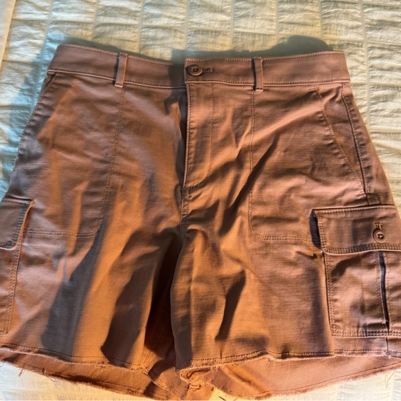 LOFT  Cargo Style Shorts, 2, Mauve, Button/Zip Closure, Unfinished Hem - Picture 7 of 8